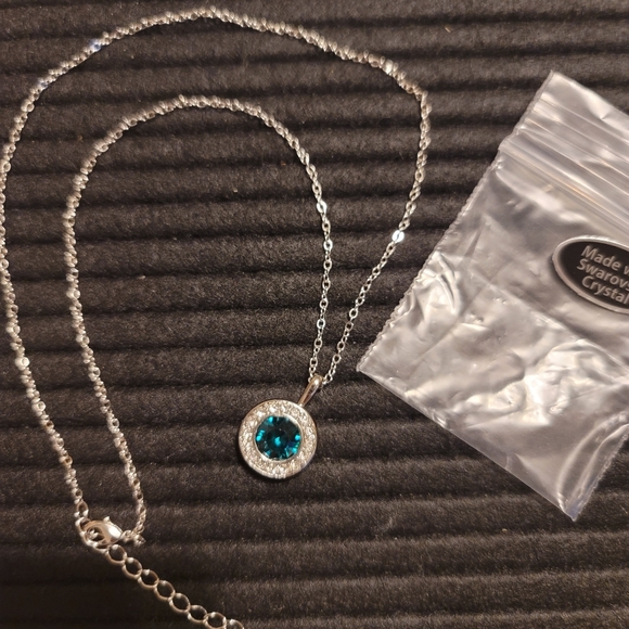 Swarovski Crystals Halo Necklace NWOT - Picture 3 of 7